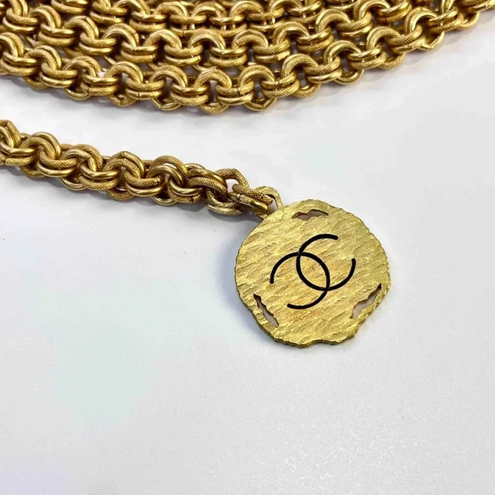 Authentic CHANEL 1994 Vintage charm medallion quadruple chain belt 90cm